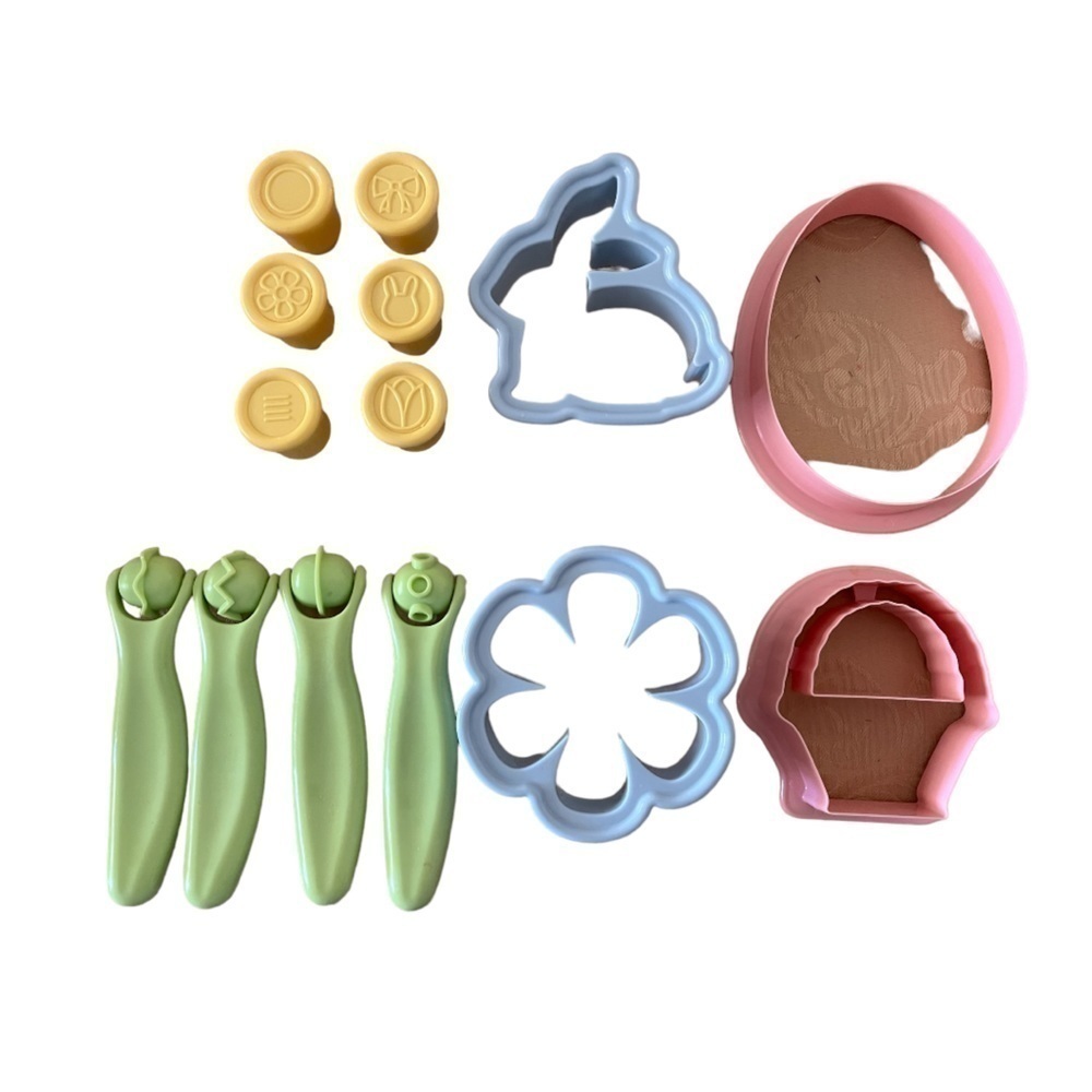 William Sonoma Stamp & Style Easter Cookie Set / Holiday Baking